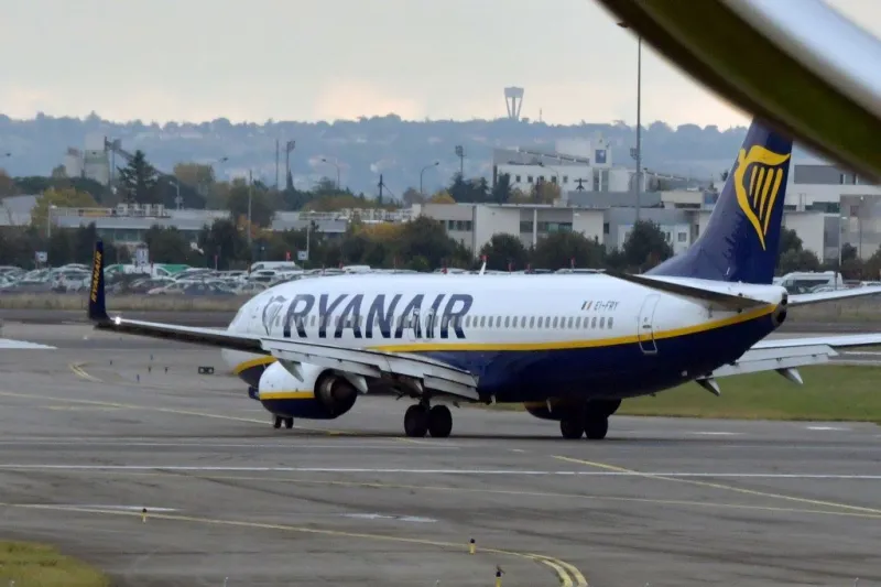 a boeing 737 ng   max of irish airline ryanair (ei-fry) drives on the tarmac at the airbus delivery center, in colomiers, near toulouse, southwestern france, on november 15, 2019 (photo by pascal pavani   afp)