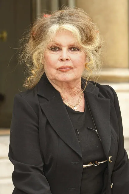 le 27 septembre 2006, brigitte bardot quitte le palais d'elysée à paris, après une réunion sur les questions d'environnement avec le président nicolas sarkozy, photo de thierry orban abacapresscom