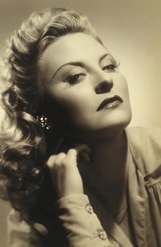 file picture of michele morgan, circa 1940 <motcle99> morgan michele noir et blanc black-and-white photograph < motcle99>