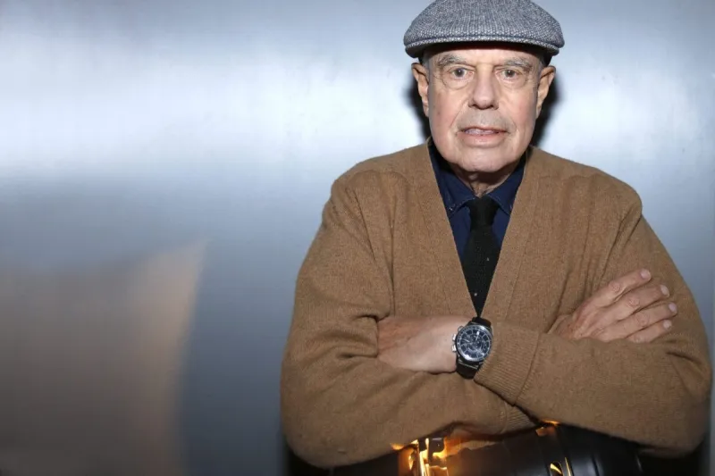 frédéric mitterrand posant lors d'une séance de portraits à paris, france, avril 2023 photo par vim abacapresscom