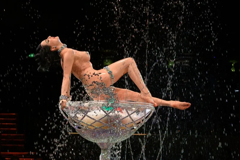 dita von teese se produit lors du défilé alexis mabille haute couture automne hiver 2024-2025 dans le cadre de la semaine de la mode de paris, le 25 juin 2024 à paris, france photo par laurent zabulon abacapresscom