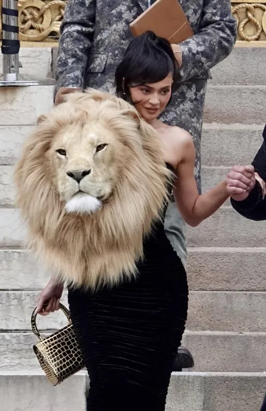 kylie jenner at schiaparelli show during paris fashion week on january 23, 2023 in paris, france photo by abacapresscom <motcle99> candid pap planque < motcle99> , 839389 013 paris france