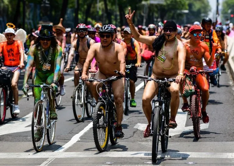 mexico-cycling-world naked bike ride
