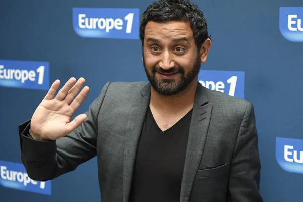 europe 1 présentateur radio cyril hanouna pose lors d'un photocall, le 3 septembre 2014 à paris afp photo martin bureau