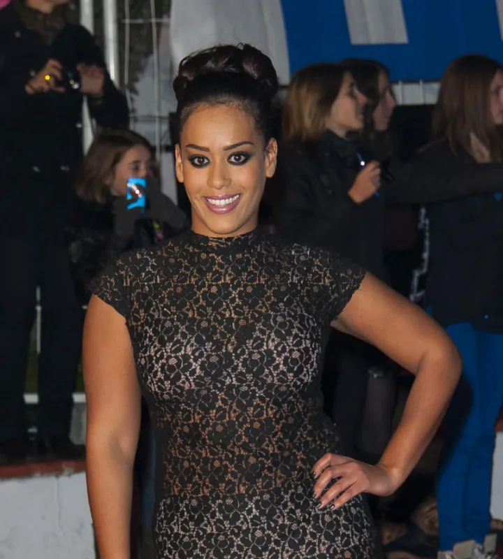 amel bent arrivant à la cérémonie de remise des prix de musique nrj 2014 au palais des festivals à cannes, france le 14 décembre 2013 photo par nicolas genin abacapresscom