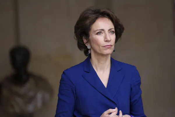 france politique allocation familiale soins