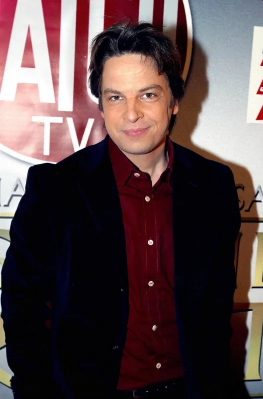 © pierre hounsfield abaca 40633-2 paris-france, 10 12 2002 arnault poivre d'arvor assiste au premier anniversaire de la chaîne match tv au pavillon le doyen