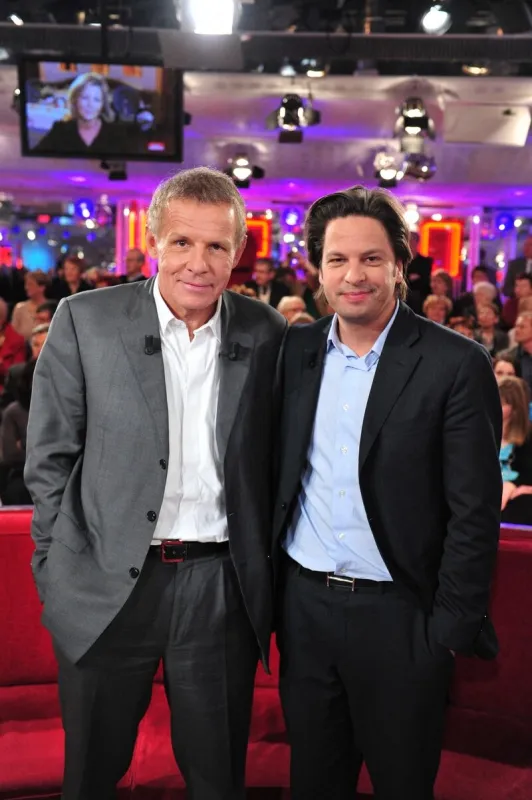 patrick poivre d'arvor et son fils arnaud lors de l'enregistrement de l'émission vivement dimanche a paris, france, le 27 janvier 2010 photo max colin abacapresscom