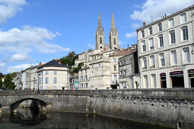 niort, france, september 15, 2022   bridge crossing the sevre niortaise river with the saint-andré church in the background