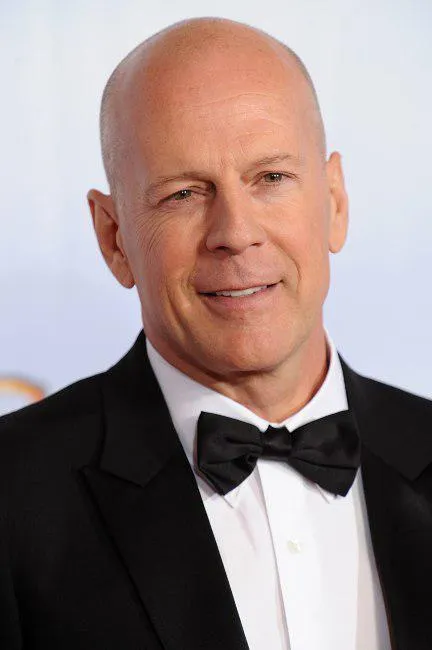 bruce willis dans la salle de presse de la 68e cérémonie des golden globe awards, tenue au beverly hilton hotel à los angeles, ca, États-unis le 16 janvier 2011 photo par lionel hahn abacausacom