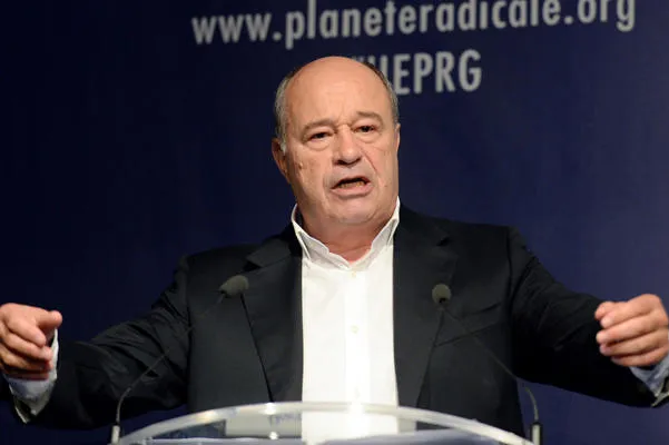 le président du parti radical de gauche jean-michel baylet prononce un discours lors de la dernière journée du congrès d'été de la prg le 15 septembre 2013 à seignosse, sud-ouest de la france afp photo jean-pierre muller