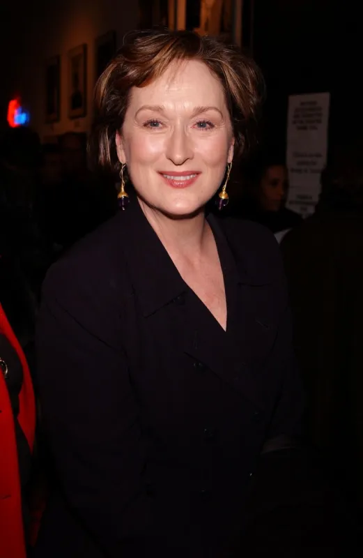 © nicolas khayat abaca 56251-15 new york city-ny-usa february 19, 2004 meryl streep arrives at the 45 bleecker street theatre to attend sarah jones' bridge and tunnel opening night in new york, on thursday, february 19, 2004