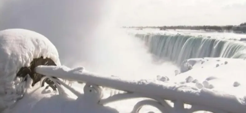 maire de la mairie de levallois-perret et candidat à sa propre succession pour les élections municipales de 2014, patrick balkany, pose à son bureau à levallois-perret le 18 novembre 2013 afp photo eric feferberg