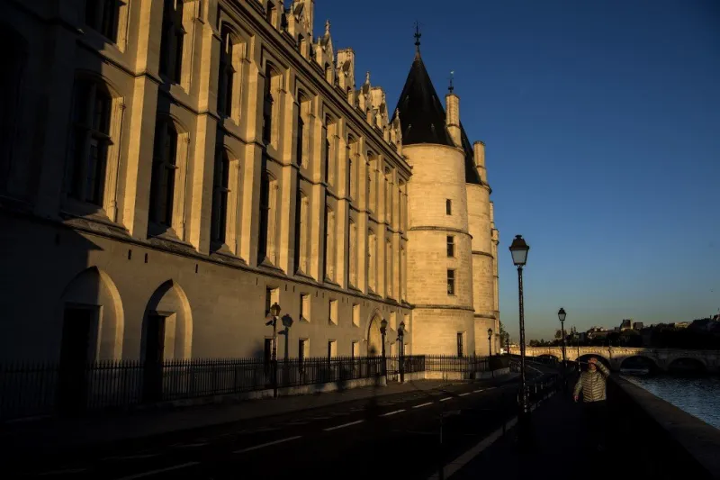 a pedestrian walks on the banks of the river seine near the conciergerie in paris on september 26, 2018 (photo by christophe archambault   afp)
