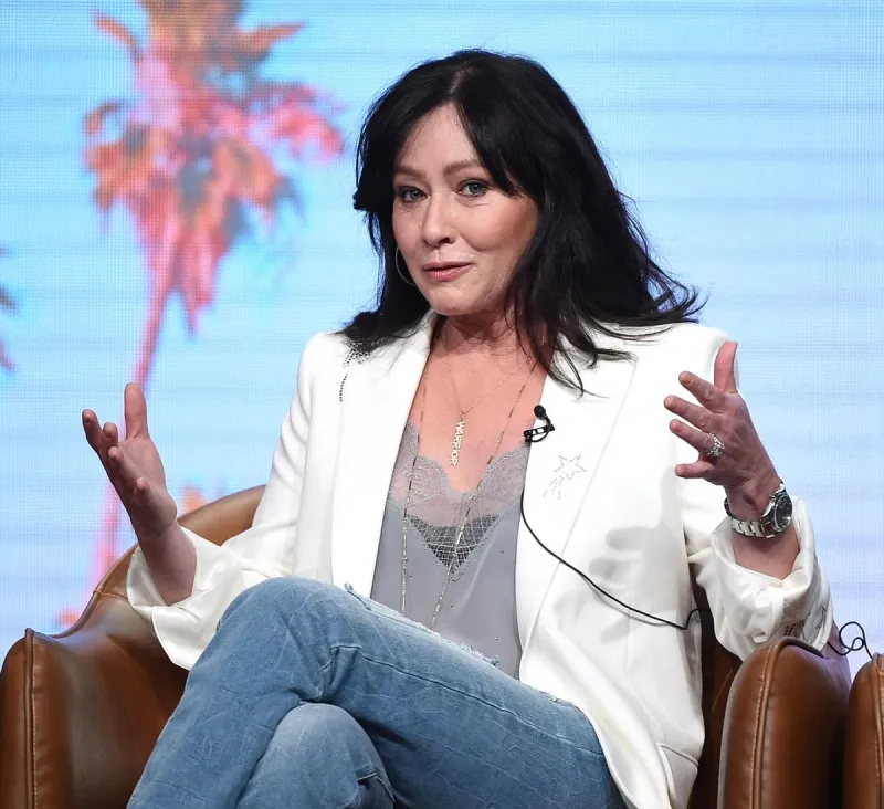 shannen doherty lors du panel bh90210 de la conférence de presse de l'été 2019 de fox à l'hôtel beverly hilton, mercredi 7 août à los angeles, ca, usa photo par frank micelotta fox picturegroup  abacapresscom