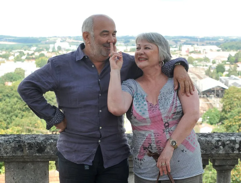 josiane balasko et gérard jugnot posent pour le photocall de 'mes heros' lors du 5ème festival du film francophone d'angoulême à angoulême, france le 26 août 2012 photo by giancarlo gorassini abacapresscom