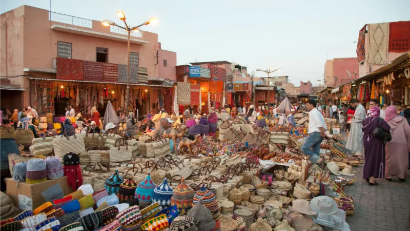 marché des chapeaux et des sacs en osier à marrakech, maroc autres images du maroc dans la lightbox [img] http wwwmassimilianoeleotacom transito istock lb moroccolbjpg [img] [url]