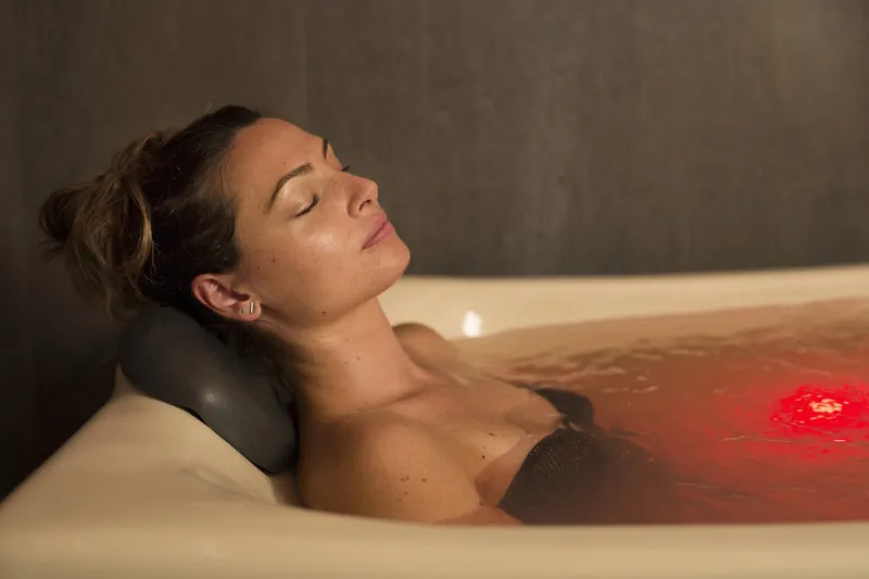 aïga resort à châtel guyondirection artistique aude lévis, agence sett communication