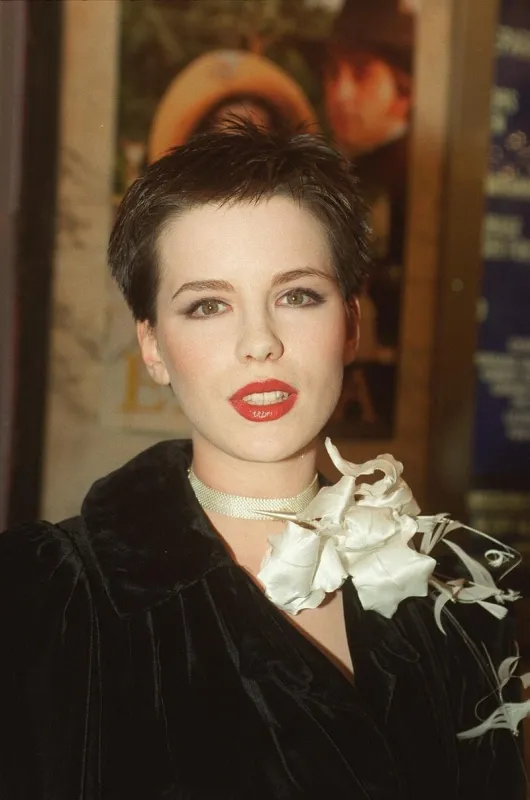 kate beckinsale, actrice britannique, à la première de la production de itv emma 14111996 photo par photoshot avalon abacapresscom