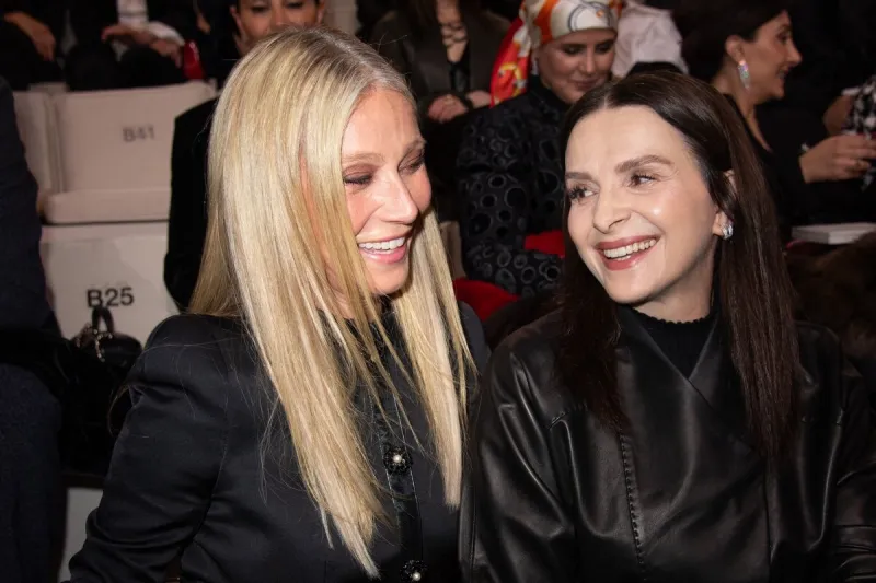 gwyneth paltrow et juliette binoche assistent au défilé giorgio armani prive haute couture printemps été 2024 dans le cadre de la semaine de la mode à paris, france, le 23 janvier 2024 photo par aurore marechal abacapresscom