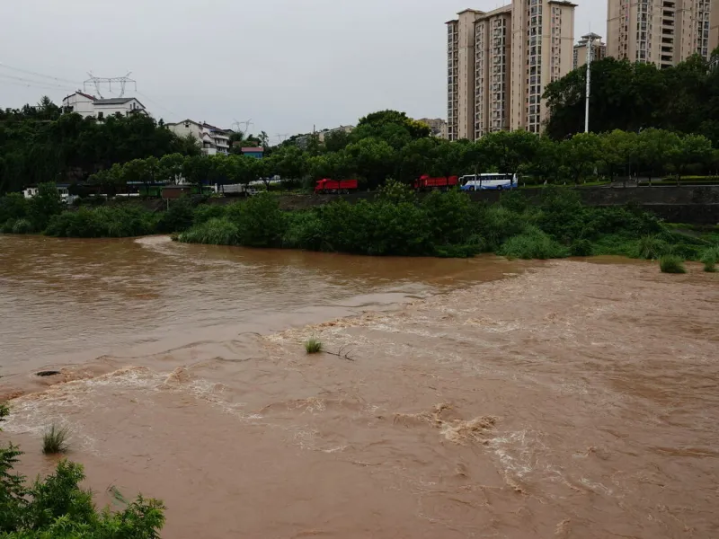 la rivière huangbo, un affluent de premier niveau de la rivière yangtze, est en crue après de fortes pluies à yichang, province de hubei, chine, 27 août 2023   (photo by cfoto sipa usa)