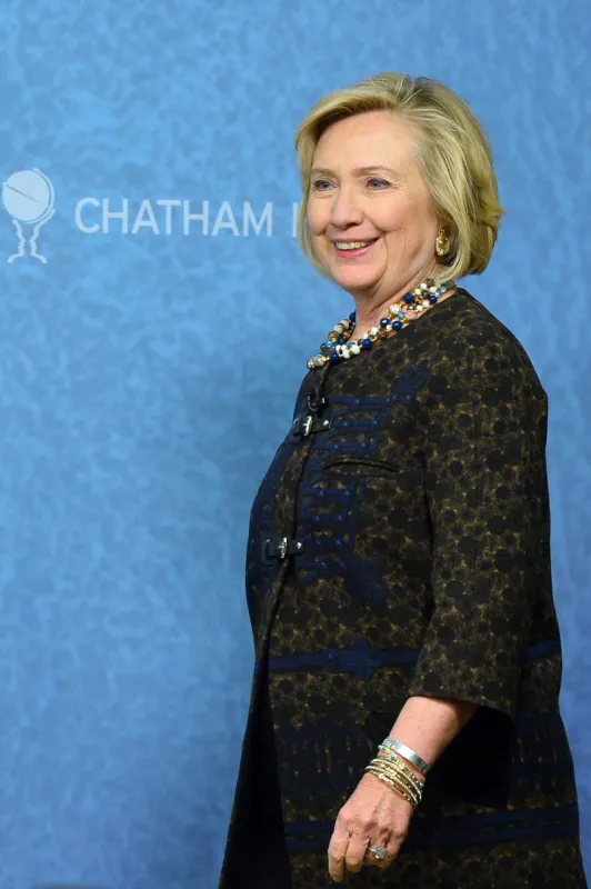 l'ex-secrétaire d'etat américaine hilary clinton arrive pour une conférence à chatham house au centre de londres le 11 octobre 2013 clinton est lauréat du prix du chatham house 2013 afp photo ben stansall