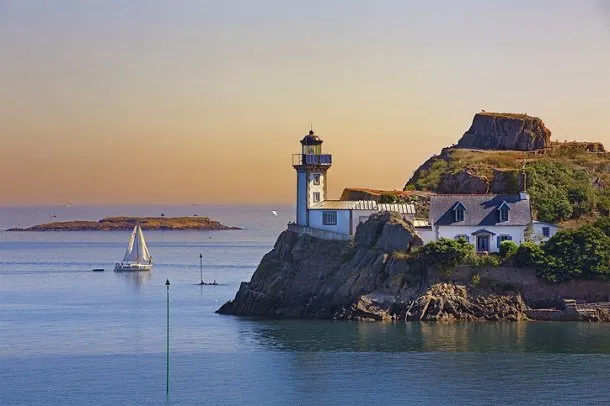 lighthouse of l'ile louet as seen from pointe de penn-al-lann, brittany