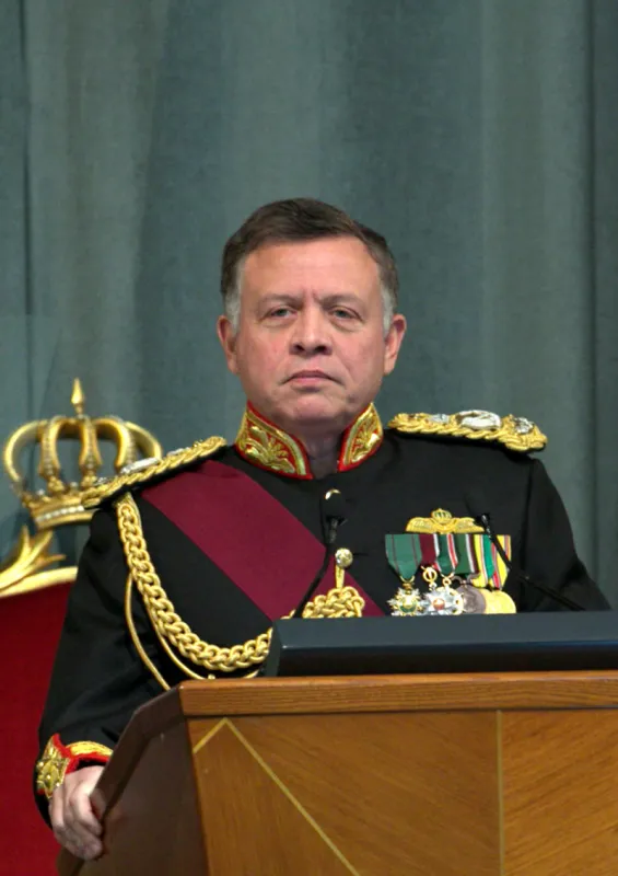 le roi jordanien abdullah ii prononce un discours lors de la deuxième session ordinaire du parlement à amman le 2 novembre 2014 afp photo khalil mazraawi