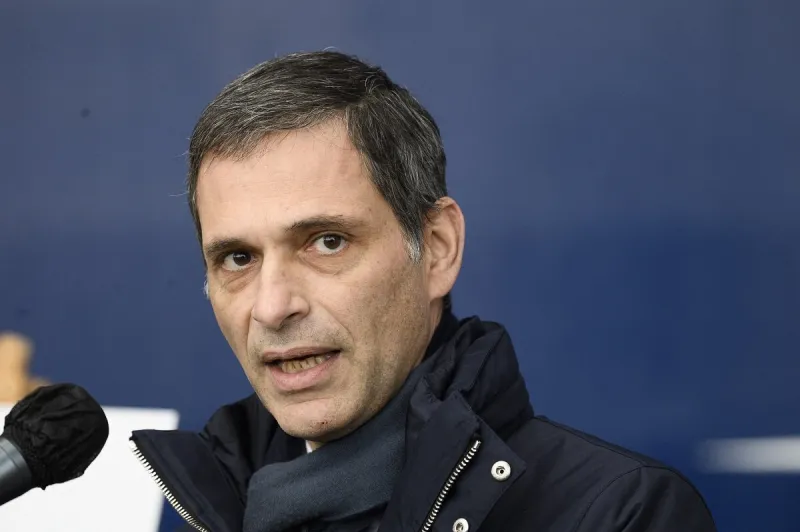 edouard philippe visits harbour of le havre