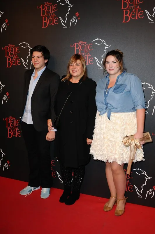 michele bernier et ses enfants enzo et charlotte gaccio assistant à la première de disney 'la belle et la bête' au théâtre mogador, à paris, france, le 24 octobre 2013 photo by aurore marechal abacapresscom