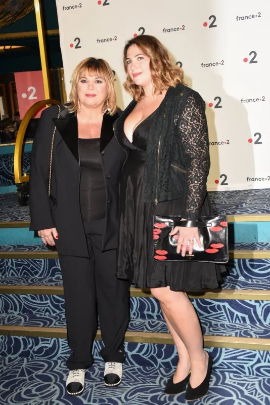 michele bernier et sa fille charlotte gaccio arrivant à la 31e cérémonie des molières du théâtre français qui s'est tenue aux folies bergeres à paris, france, le 13 mai 2019 photo par mireille ampilhac abacapresscom