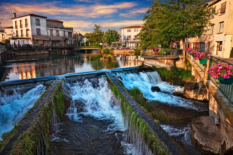 l'isle-sur-la-sorgue, vaucluse,avignon, france  picturesque landscape at dawn of the town surrounded of the water canals