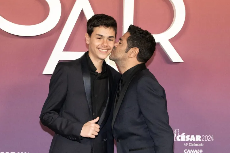 jamel debbouze et son fils léon debouze posent en salle de presse lors de la 49e édition des césar du cinéma à l'olympia, le 23 février 2024 à paris, france photo by david niviere abacapresscom
