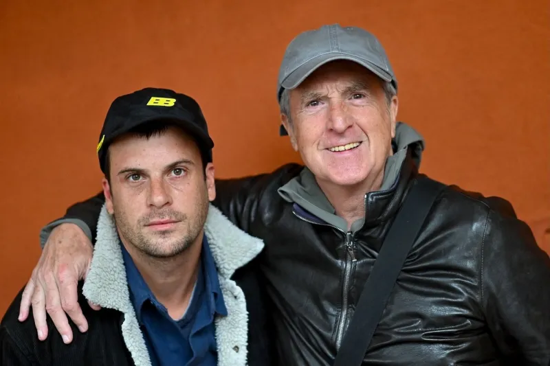 célébrités aux internationaux de france 2024 - septième jour paris, france - 01 juin paul cluzet et francois cluzet assistent aux internationaux de france 2024 à roland garros le 01 juin 2024 à paris, france photo by abacapresscom