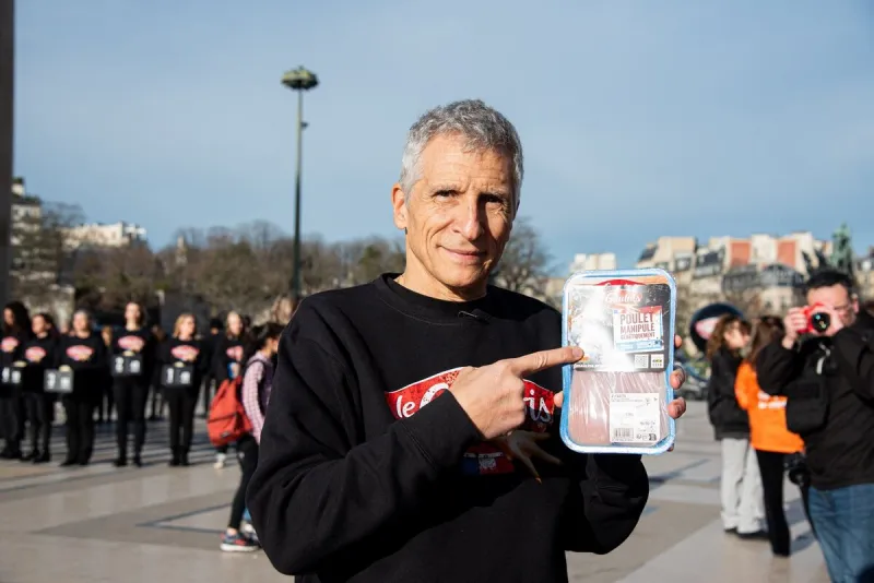 manifestation contre les poulets génétiquement manipulés - paris