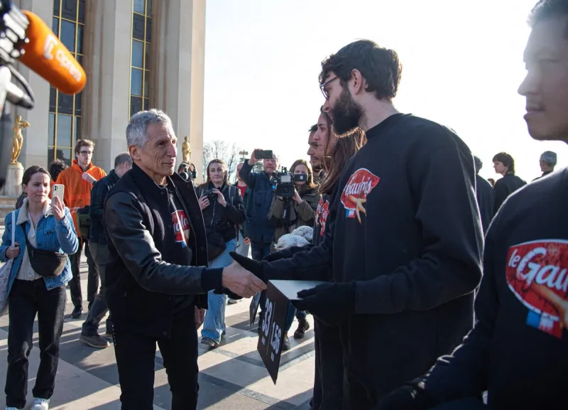manifestation contre les poulets génétiquement manipulés - paris