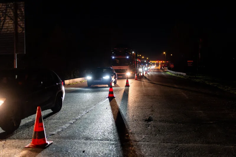 les agriculteurs bloquent l'autoroute a61 - au sud de toulouse