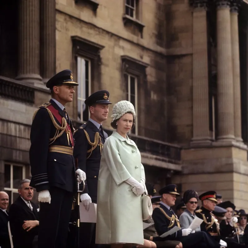 royalty - queen elizabeth ii raf new colours - buckingham palace