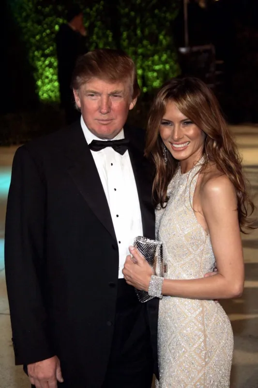 us-american real estate entrepreneur donald trump and his wife melania meet in the vanity fair oscar party in los angeles, ca, uas on february 28, 2005 photo by hubert boes dpa abacapresscom , 570568 003 los angeles etats-unis united states