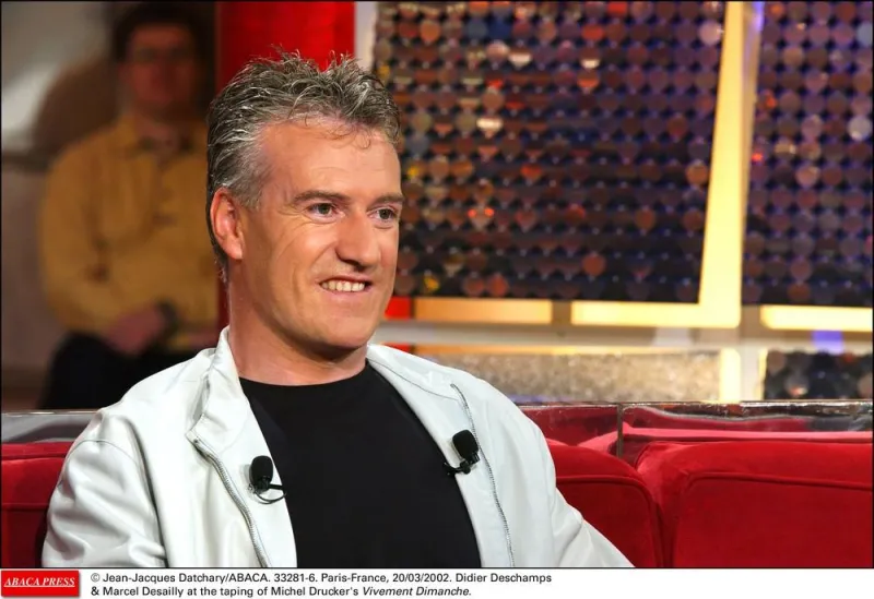 © jean-jacques datchary abaca 33281-6 paris-france, 20 03 2002 didier deschamps at the taping of michel drucker's vivement dimanche
