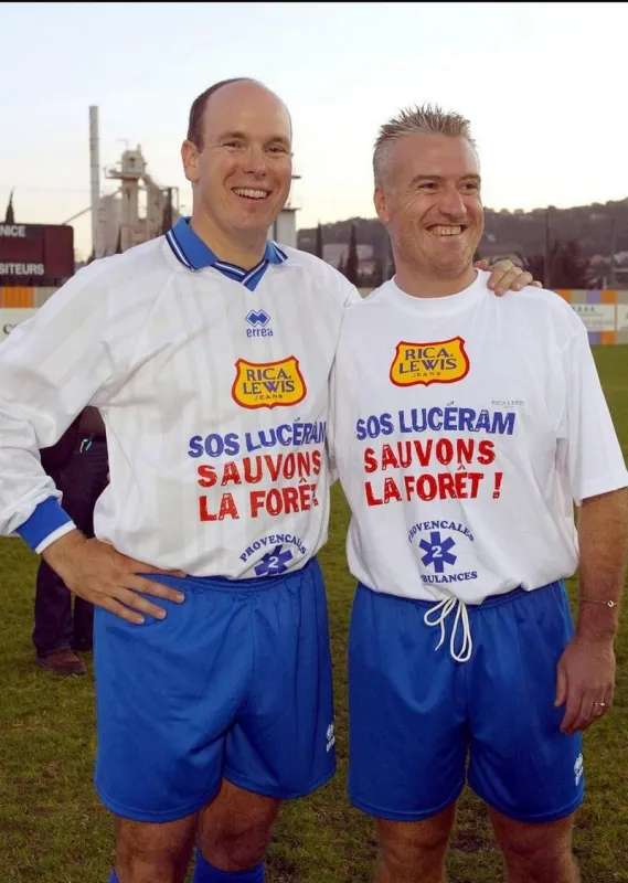 © abaca 51003-4 nice-france, 09 10 2003 prince albert de monaco with didier deschamps captain of the world football champion team' 98 and coach of as monaco, christophe pinna world karate champion and christian estrosi deputy and president of alpes-ma