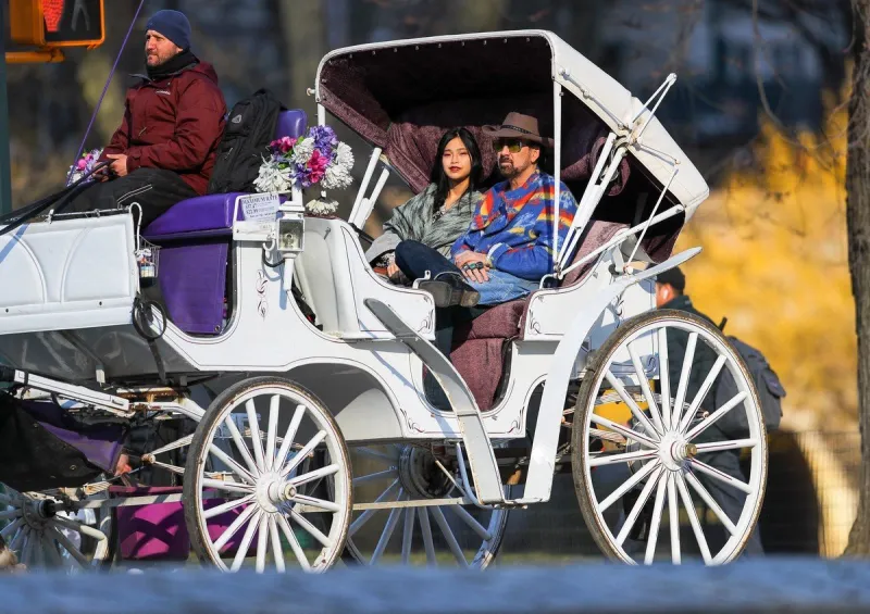 exclusive - nicolas cage and girlfriend take a horse carriage ride - nyc