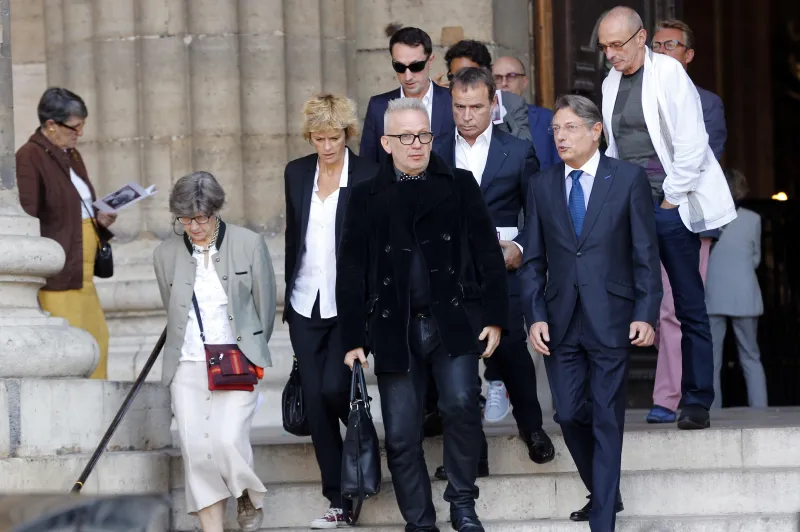 france divertissement humour joly funèbre