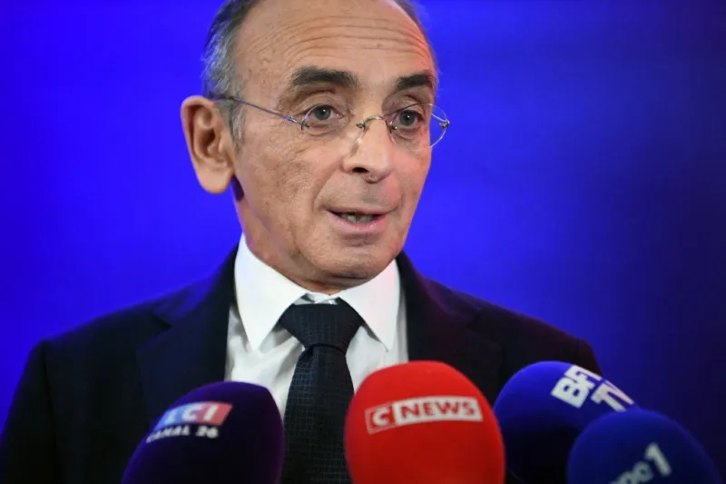 french far-right party reconquete presidential candidate eric zemmour talks to journalists during an event with the 100000th party member at his campaign headquarters in paris, on february 14, 2022 (photo by bertrand guay   afp)