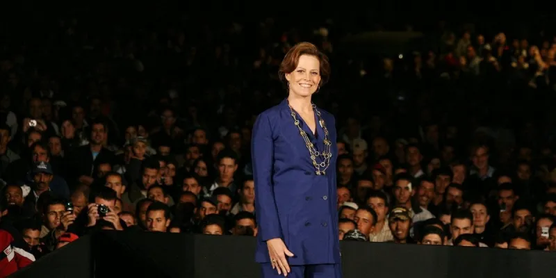 l'actrice sigourney weaver arrive sur la place jemaa el fna avant la projection spéciale de 'alien' dans le cadre du 8ème 'festival du film de marrakech' à marrakech, maroc le 16 novembre 2008 photo by denis guignebourg abacapresscom