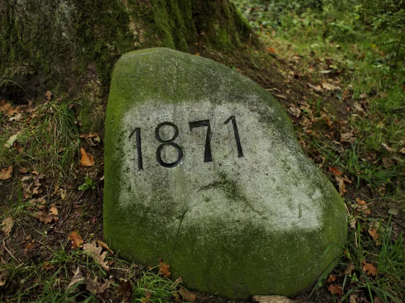 boundary stone with the number 1871 on it in the wood