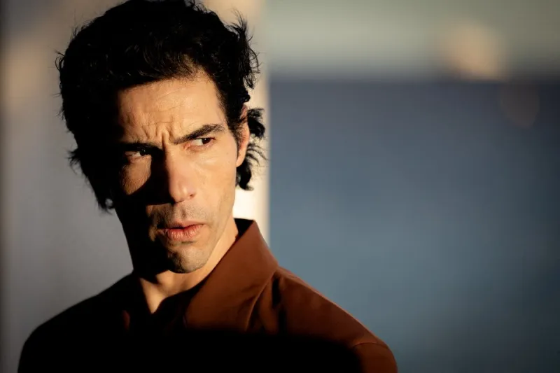 tahar rahim pose lors d'un photocall de 'monsieur aznavour' dans le cadre du 6ème festival cinéroman à nice, france, le 5 octobre 2024 photo by shootpix abacapresscom