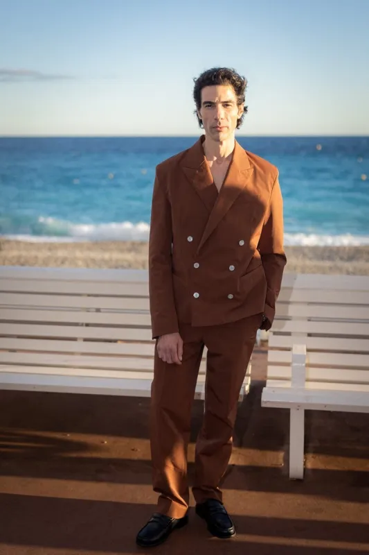 tahar rahim pose lors d'un photocall de 'monsieur aznavour' dans le cadre du 6ème festival cinéroman à nice, france, le 5 octobre 2024 photo by shootpix abacapresscom