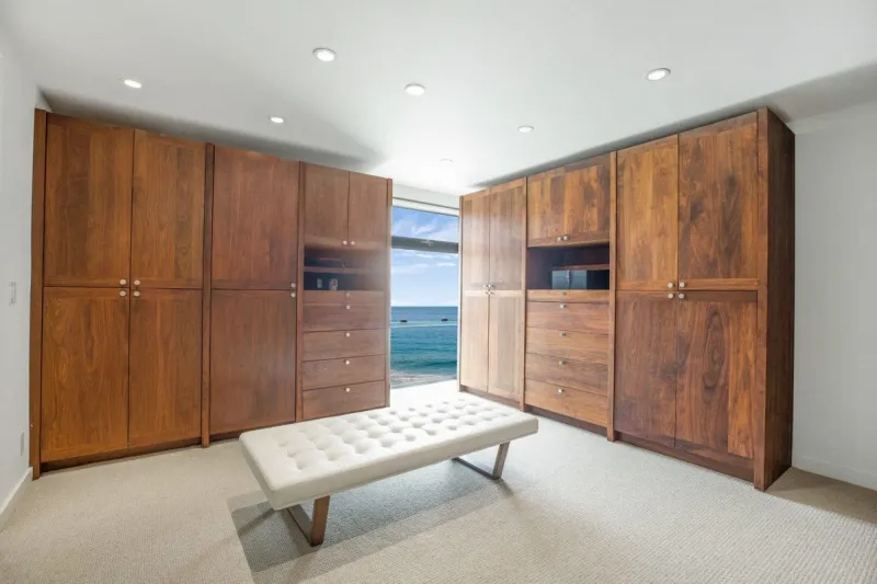 matthew perry sells his bachelor pad for 95million - malibu