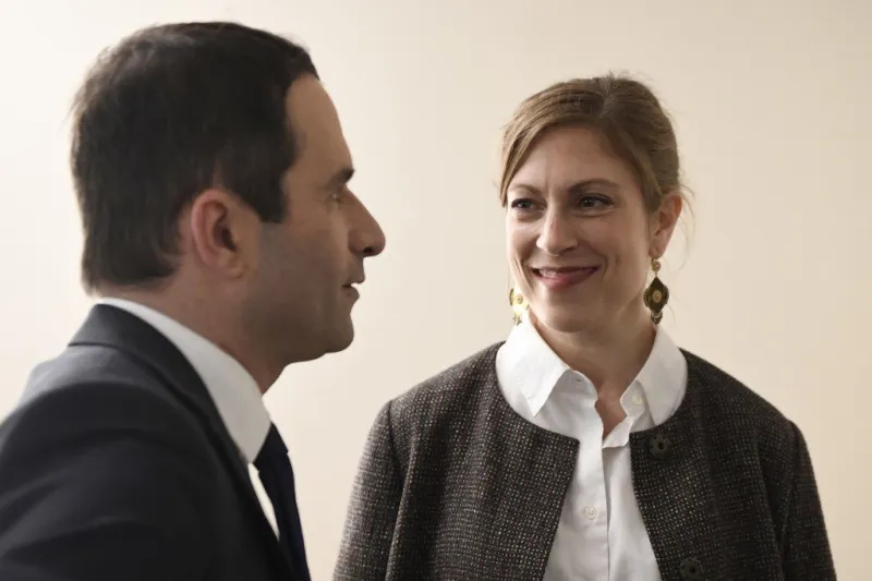 french socialist party presidential candidate, benoit hamon (l) speaks with his partner gabrielle guallar, at the end of his campaign meeting at the accorhotels arena in paris on march 19, 2017 (photo by eric feferberg   afp)